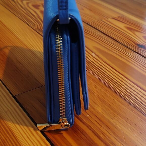 Vince Camuto Anika Crossbody Bag in Dazzling Blue Pebbled Leather - Picture 5 of 12